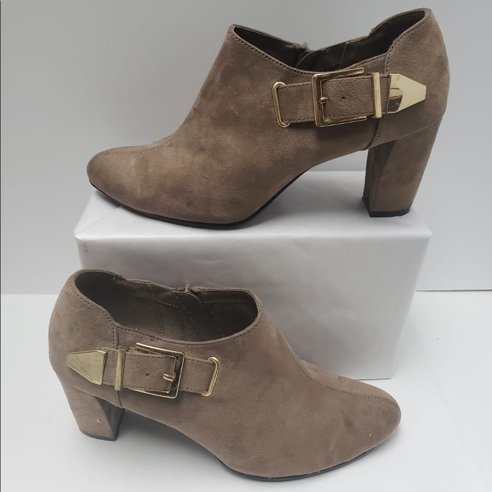 synthetic leather booty Aerosoles heelrest